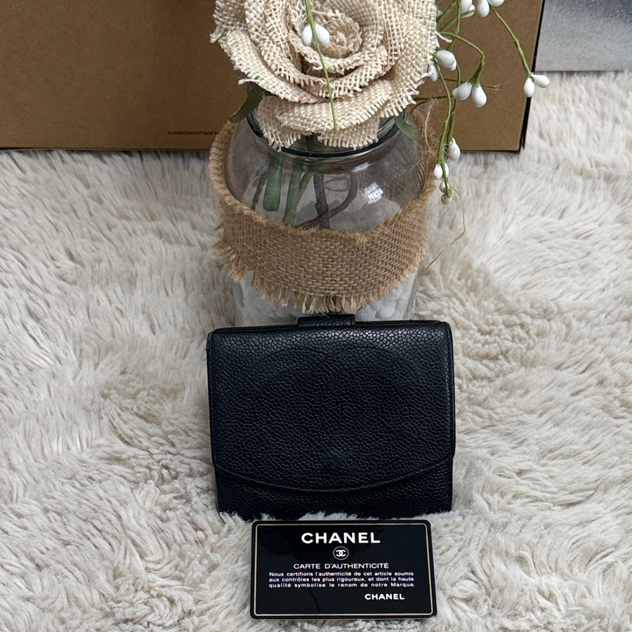 Authentic Vintage Chanel Caviar Leather Bifold Wallet